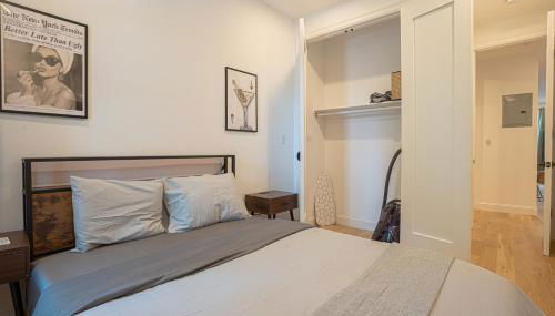 Modern 2BR plus Basement Brooklyn Stay and Backyard - Foto 3, wardrobe