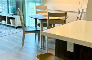 NEW Modern Condo FREE Parking & High Speed Wifi - Foto 41