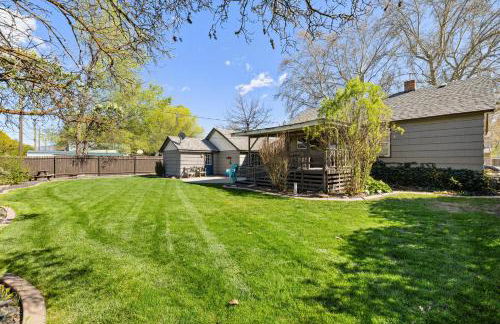 Spacious Family Home with Garage Game Room and Office! - Photo 36
