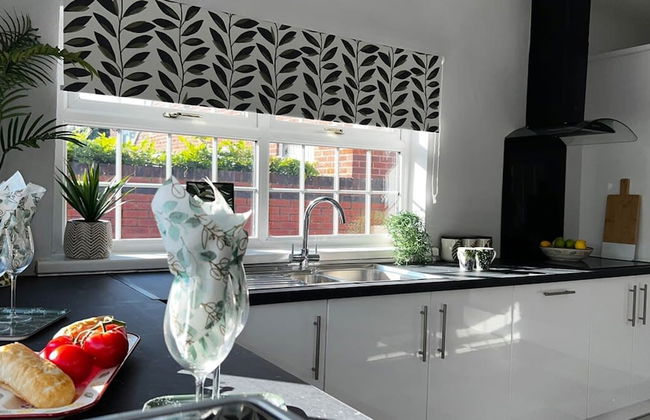 The Cheshire Gathering - Hot Tub 8 Bedroom - Photo 45