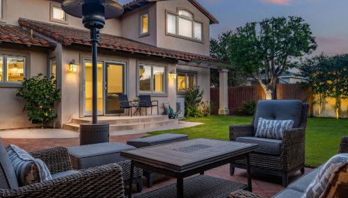 Luxury Retreat with Private Yard close to Beaches and FIFA Sleeps 10 - Foto 1