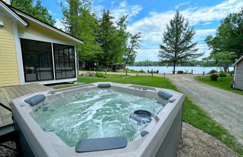 91WR Lake vibes and views at this waterfront home in the the White Mountains! Rest, relax, explore! - Foto 51