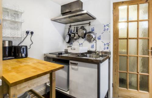 Cozy Brixton Hideaway Cute & Convenient Stay - Pass the Keys - Foto 17