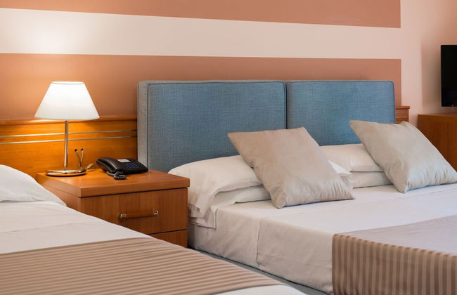 Tastefully Furnished Apartment Near the Sea - Photo 2