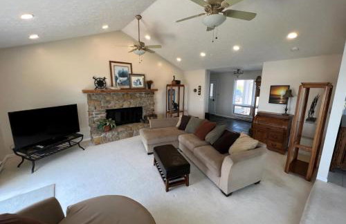 4 Bedroom Lakefront Home with Private Beach on Cedar Point Chaussee - Photo 60