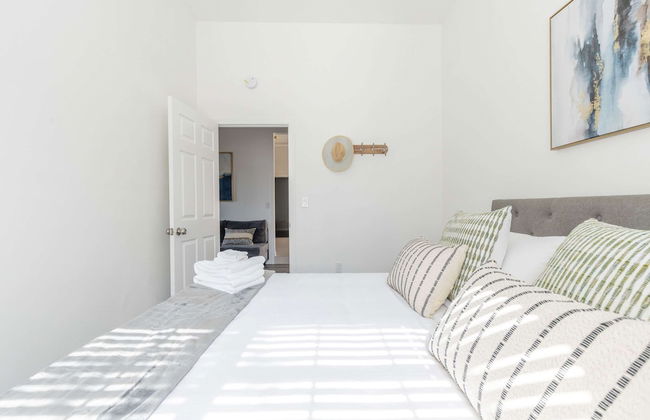 Elegant Retreat Modern Comforts Prime Location - Foto 14