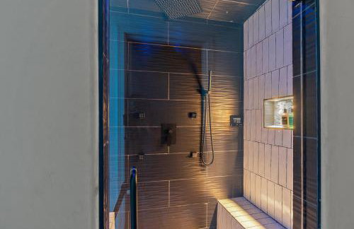 Chill and Relax Luxury Retreat with Pool Spa Game Room and Steam Room - Foto 54