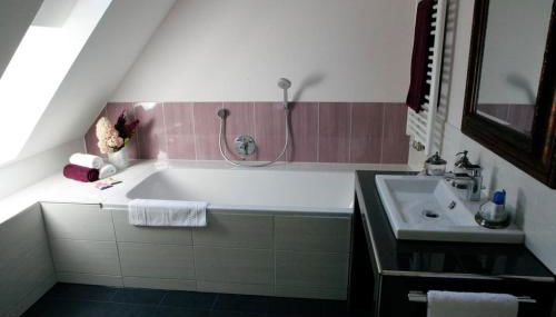 Haus Keppelborg: ZI Antonia mit Kirchplatzblick - Foto 3