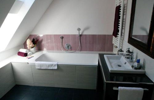 Haus Keppelborg: ZI Antonia mit Kirchplatzblick - Foto 3