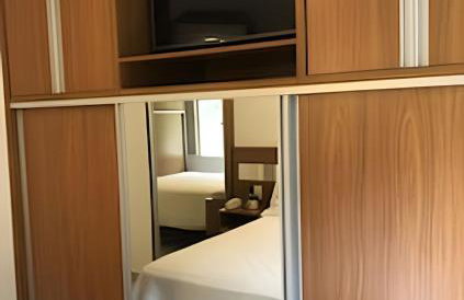 Espaçoso Flat com Varanda no Cavalinho Branco - Foto 7