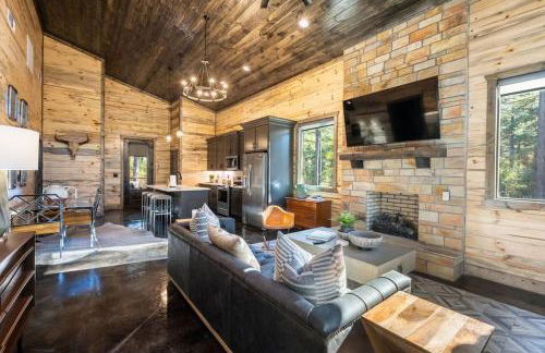 The Blaylock Cabin, 2 King, Hot Tub, Pet Friendly! - Foto 40