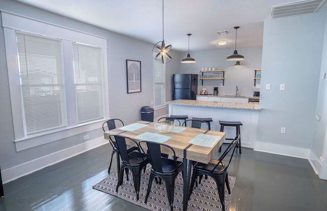 Wonderful 3 BR 2 BA Near Downtown - Photo 20