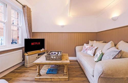 Country Charm Cottage Sleeps 4 & Free Parking - Photo 25