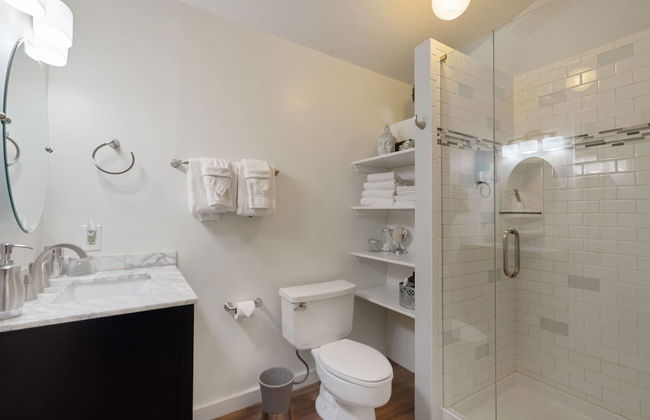 Pine Street Loft –Just steps from Old Town Square! - Photo 16