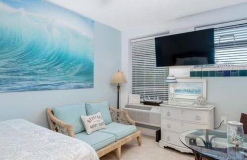 Why Knot Getaway…Rooftop with WaterView! Unit E - Foto 16