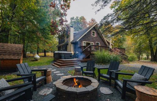 Family Pocono Gem by the lake with private sauna, hot tub, and huge game room - Foto 45