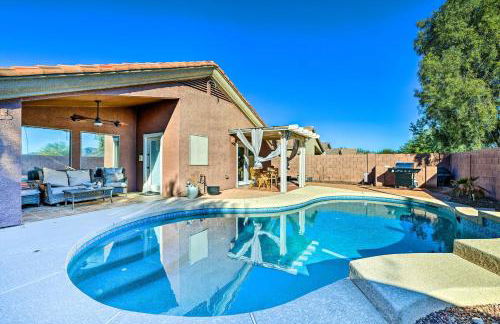Close to Golf and Hikes! Goodyear Retreat with Pool - Foto 1