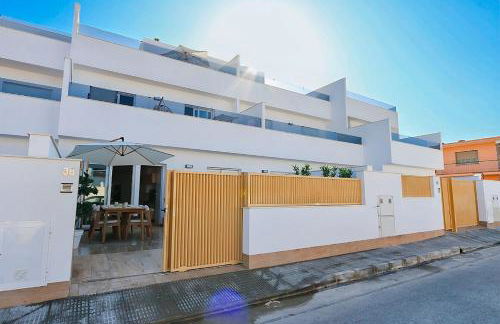 Modern home with private pool & close to the beach - Foto 26