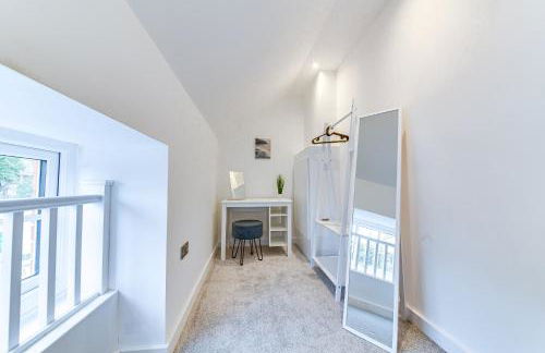 2-Bedroom Contractor Stay - Gated Parking & Fast WiFi - Photo 20