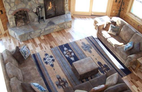 Luxury Vacation Rental with a Hot Tub for Rent in Clyde, North Carolina - Foto 3