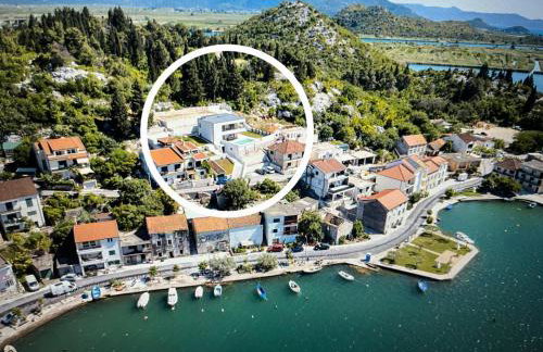 Familiy Villa Navis with heated pool - Photo 13