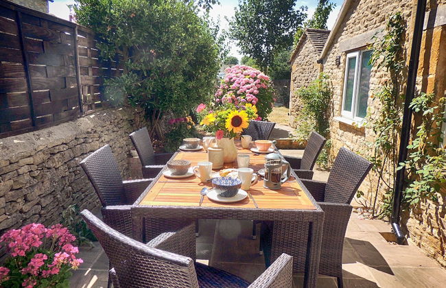 Rathbone Cottage - Photo 2