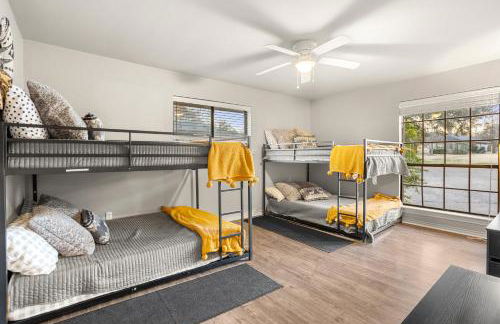 Cosy Waterfront Home - Photo 14