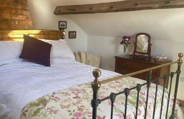 The Old Smithy, beautifully restored cottage in Carreghofa, near Llanymynech - Photo 11