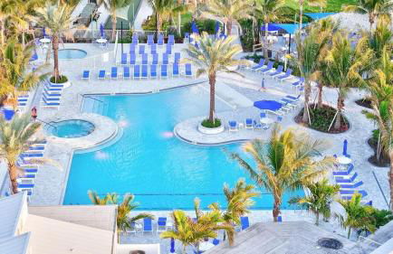 Chic Ocean Getaway - Walk to Beach, Pool & Hot Tub - Foto 1