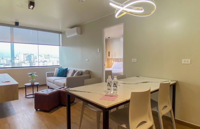 w Modern 2BR w AC in Miraflores - Foto 1