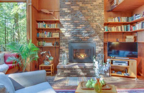 The Redwood House - Photo 2