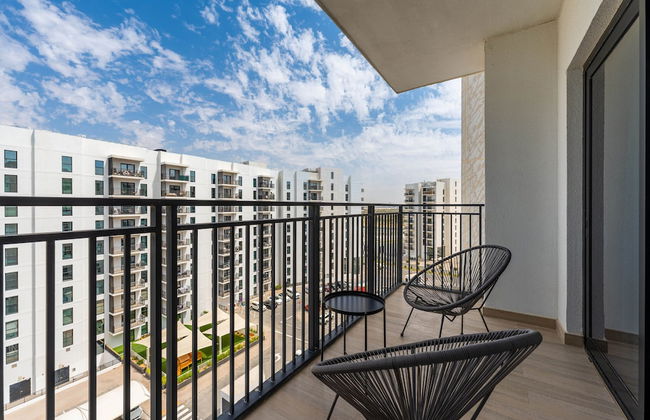 Maison Privee - Chic Apt on Yas Island cls to ALL Main Attractions - Photo 17