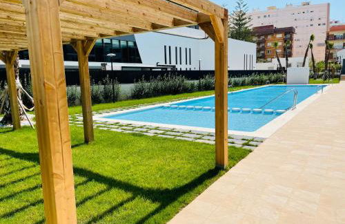 Apartamento nuevo junto al mar con plaza de garaje!! Perfecto para familias - Photo 2