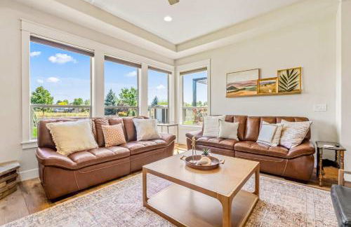 Modern 5BR Retreat with Hot Tub Cold Plunge & Park - Foto 3