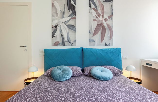 Charming Home - Photo 3