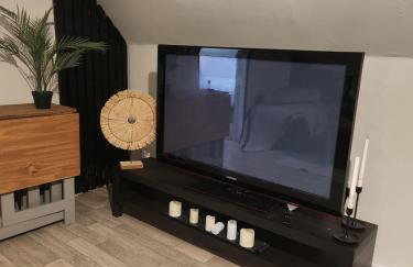 ADULT ONLY relax escape apartment hottub - Foto 3