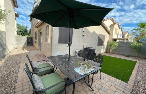 Gorgeous Abode 3 Bedrooms Hide-out in Mesa - Photo 30