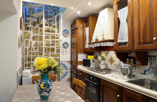 Giallo Napoletano Home - Photo 24