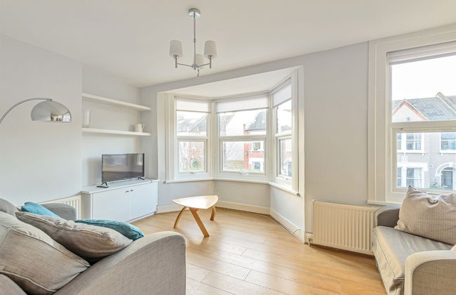 Homely 1-bed Apartment in Vibrant Zone 3 London - Foto 1