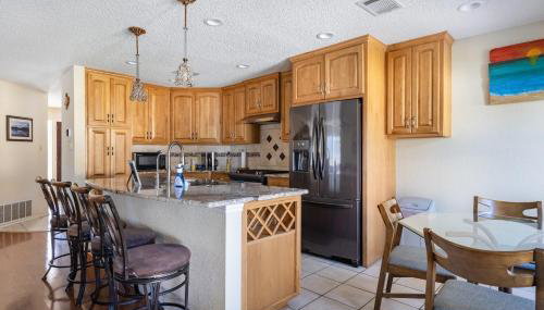 Cozy 3BR Retreat with Outdoor Dining & BBQ Grill - Foto 4, stove, dishwasher