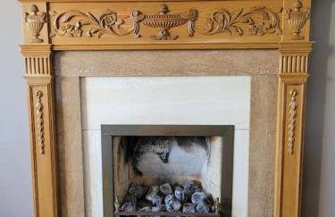 Spacious 5 Bedroom 11 Guest Family House in Horsham - Photo 35