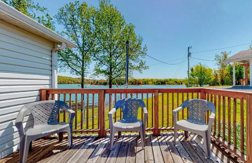 Riverfront Stay Sleeps 6 Deck Firepit Water View - Foto 29