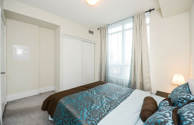 Sarkar Suites - 330 Burnhamthorpe Road - Photo 10