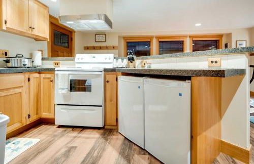 Ketchikan Apt - Walk to Refuge Cove Beach! - Foto 9