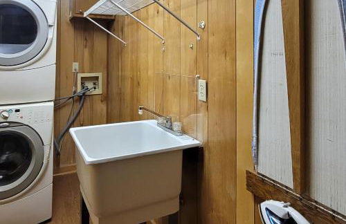 Scenic Lakefront Cabin Dock Water Activities Games - Foto 41