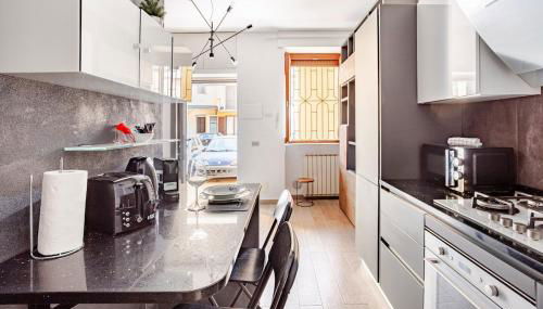 Appartamento Design - Vicino Centro Monza - Fast Wifi - Parcheggio - Foto 4, stove, dishwasher, toaster, minibar
