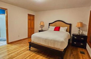 Serene Rustic Retreat with Lake - Foto 13