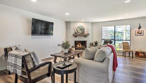 Green Acres Home with Fire Pit and Fishing Pond - Foto 5