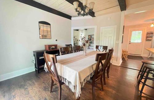 Dual-Home Berkshire Retreat Sleeps 16 - Foto 75