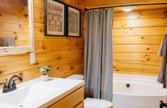 "Alpine Hills" Cozy Hideaway RRG Cabin w/ Hot Tub - Foto 13